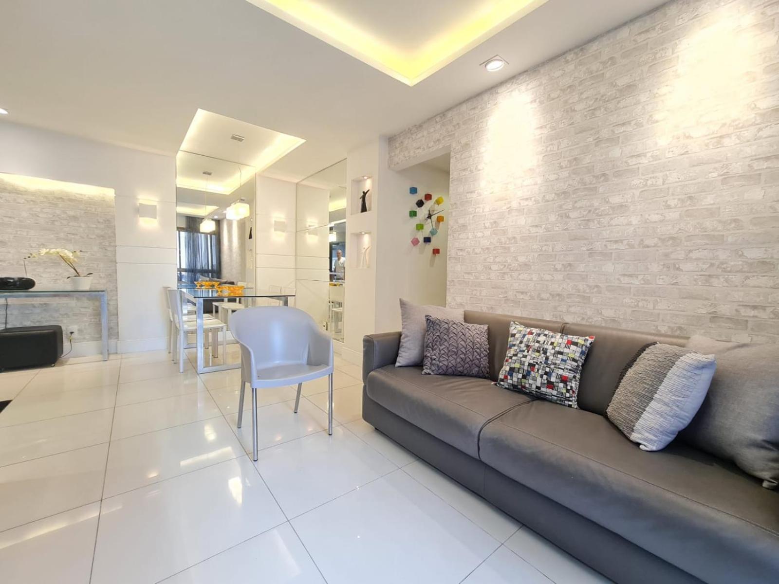 2 Bedrooms 2 Baths Apartment. 3 Blocks From Ipanema Beach. Prime Location. * Río de Janeiro