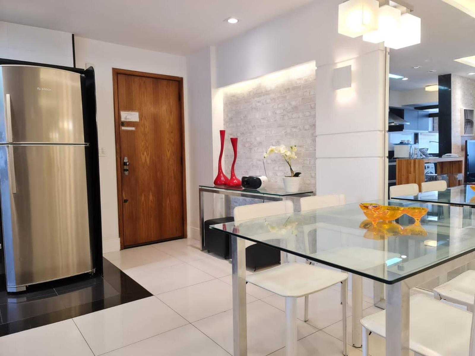 2 Bedrooms 2 Baths Apartment. 3 Blocks From Ipanema Beach. Prime Location. Apartamento Río de Janeiro